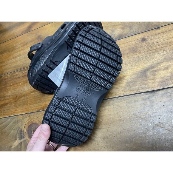NEW Crocs Mega Crush Clog Sandals Slip On Platform Woman's 7 Men's 5 Black - Picture 8 of 9